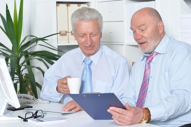 Understanding Annuities: Your Comprehensive Financial Planning Guide
