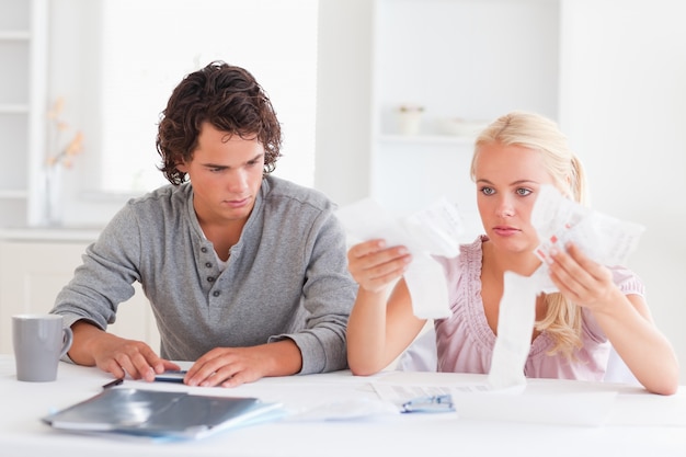 Cut Spending by 20%: Proven Strategies for US Families